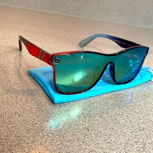 Never worn Blenders Rush Express Millenia x2 polarized sunglasses!